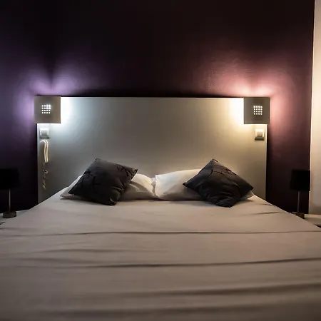 מלון De Quebec 3*